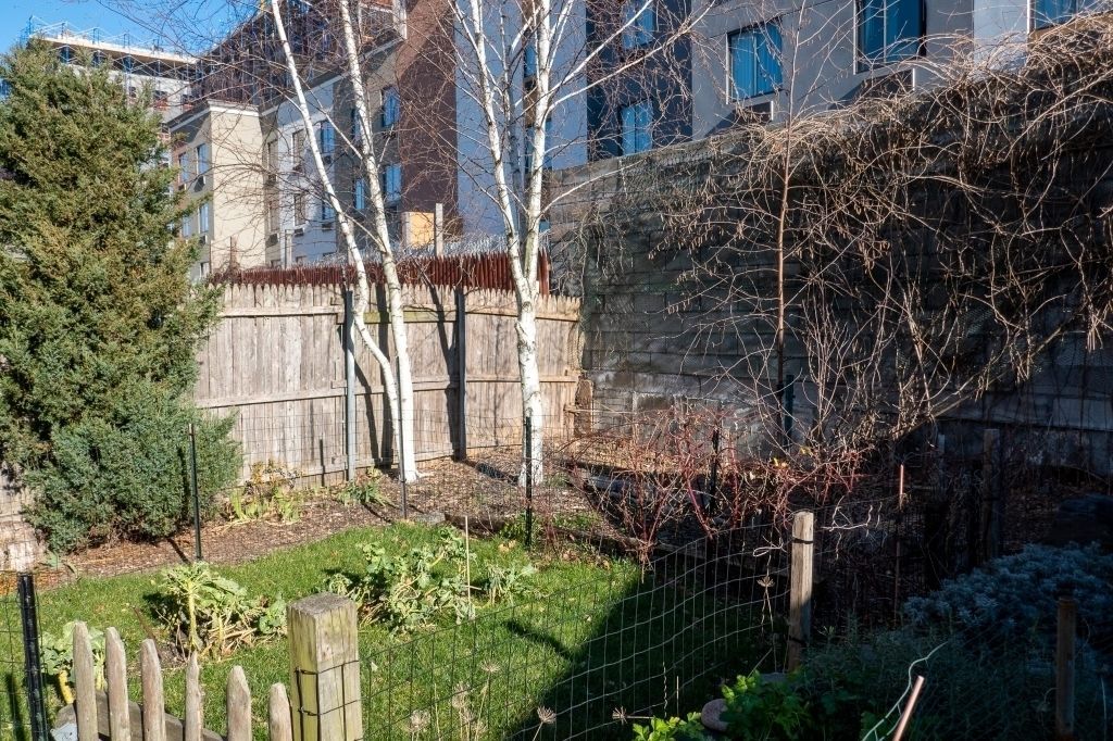 3 Bed 2 Bath Property, New York • 1,700 Sq Ft