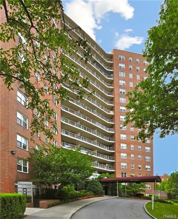 3 Bed 2 Bath Property, New York • 1,800 Sq Ft