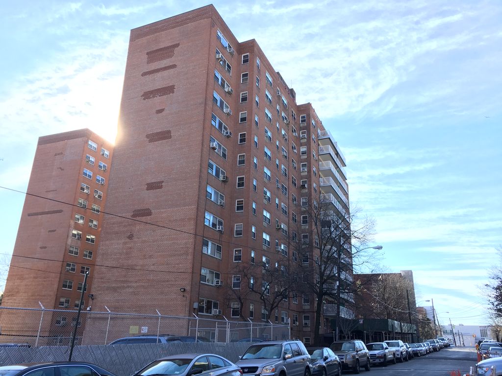 2 Bed 1 Bath Property, New York • 900 Sq Ft