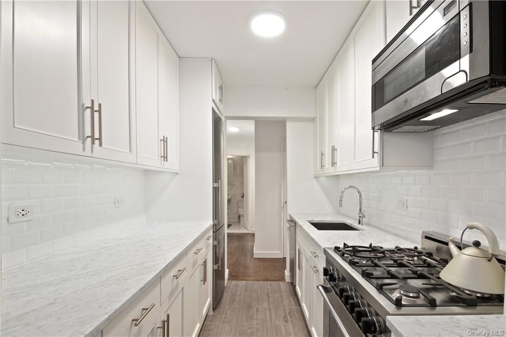 2 Bed 2 Bath Property, New York • 1,150 Sq Ft