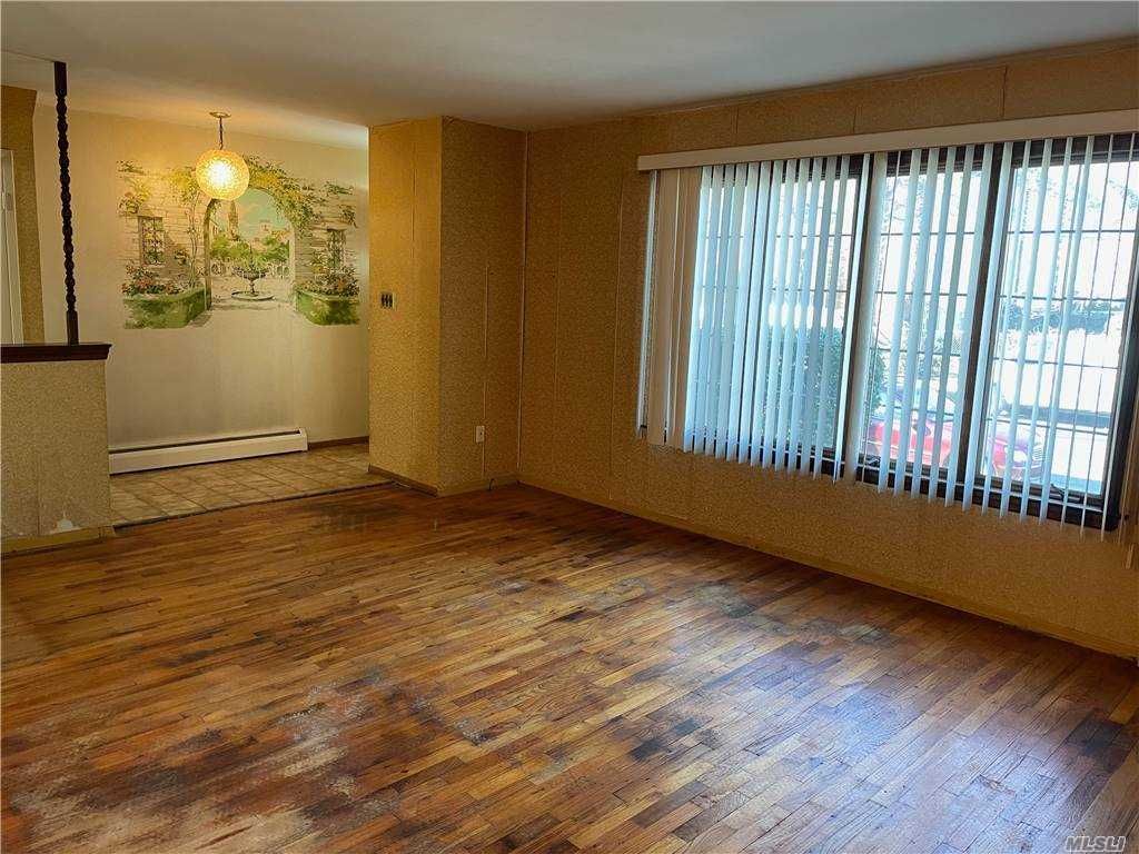 6 Bed 4 Bath Property, New York • 2,484 Sq Ft