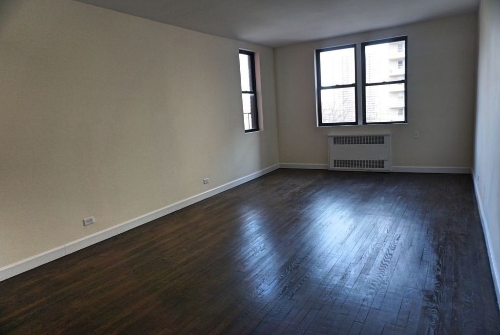 1 Bed 1 Bath Property, New York • 800 Sq Ft