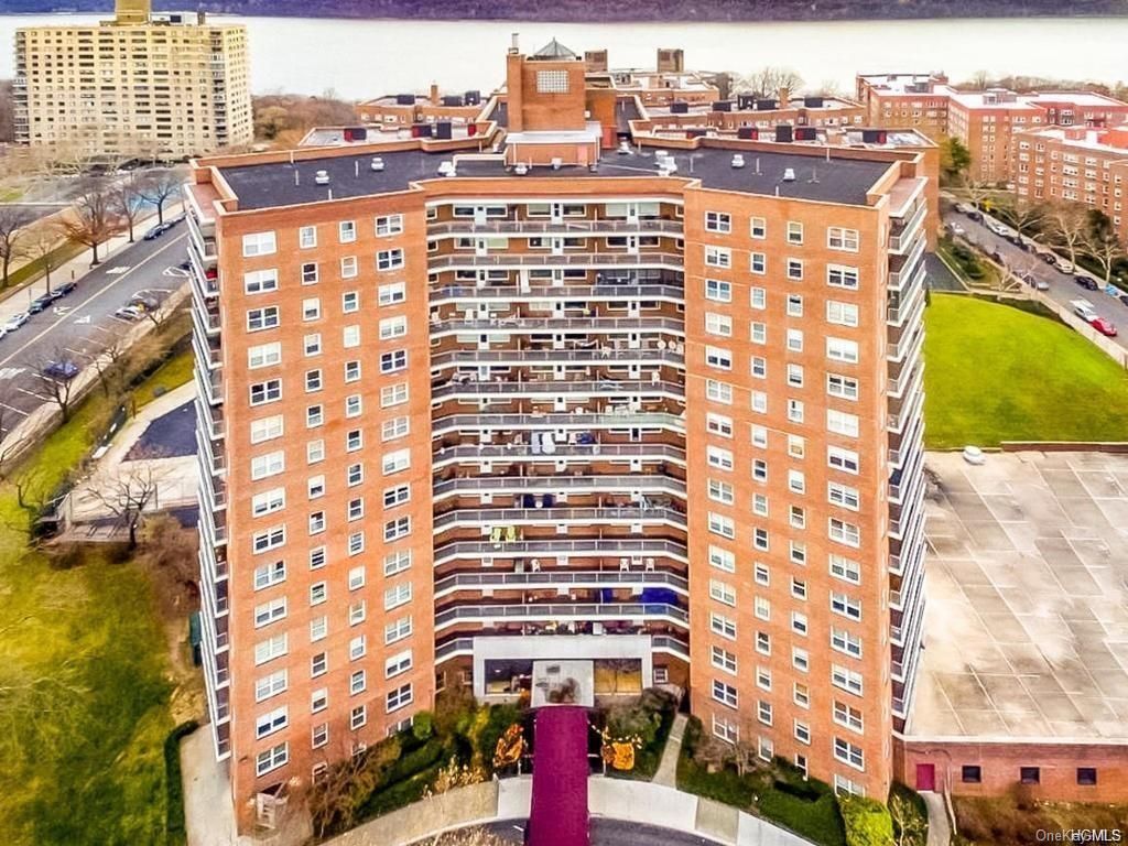 3 Bed 2 Bath Property, New York • 1,800 Sq Ft