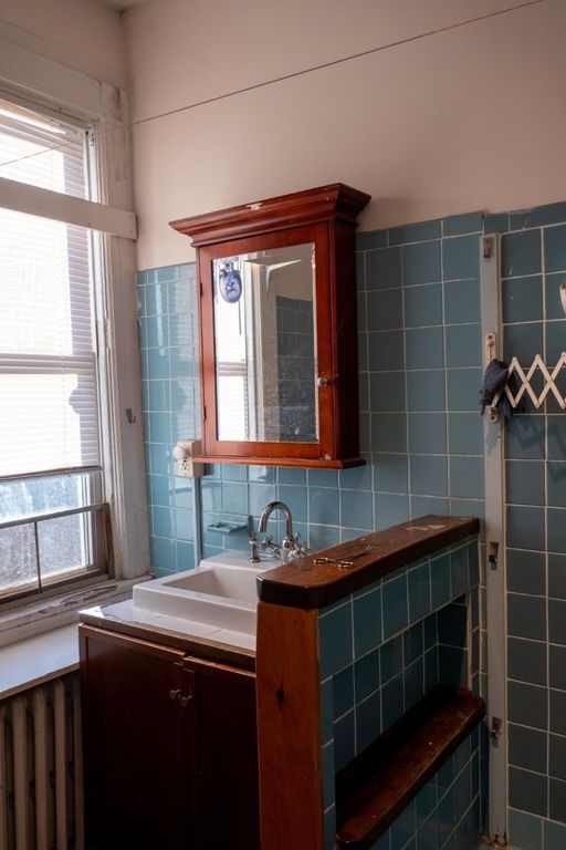3 Bed 2 Bath Property, New York • 1,700 Sq Ft