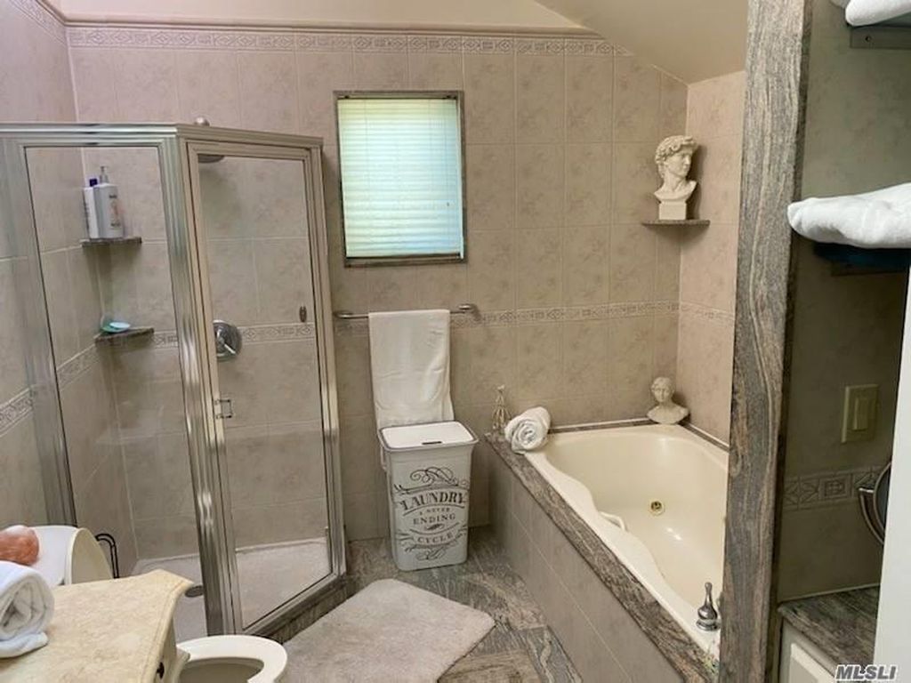 4 Bed 4 Bath Property, New York • 2,550 Sq Ft