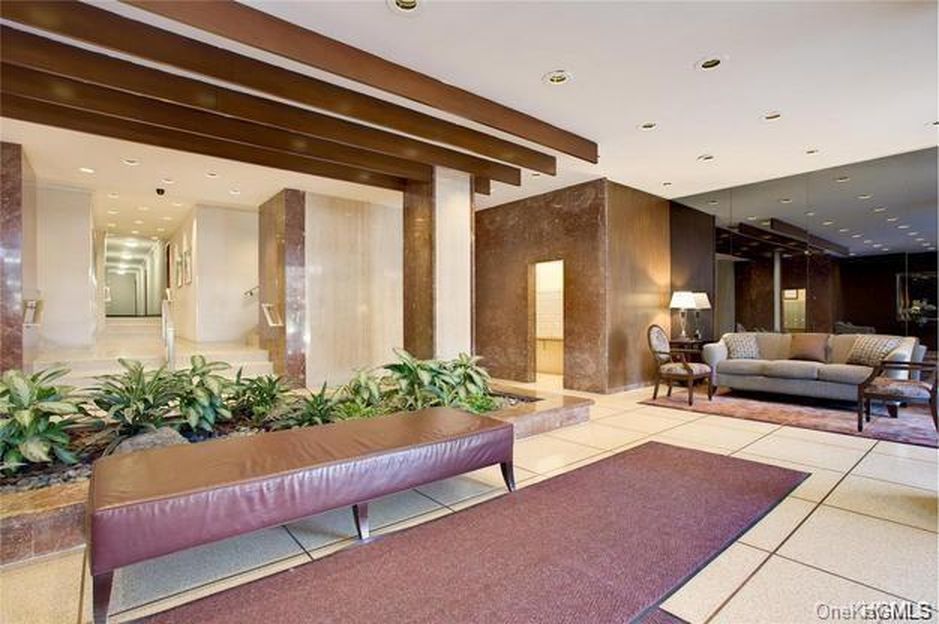 3 Bed 2 Bath Property, New York • 1,800 Sq Ft