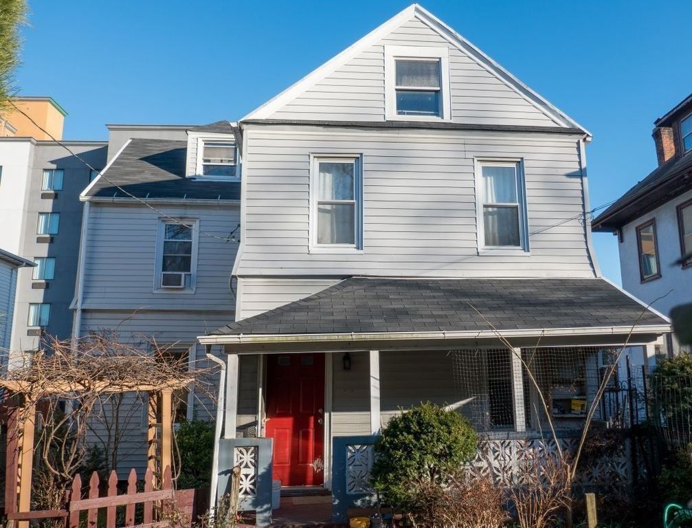 3 Bed 2 Bath Property, New York • 1,700 Sq Ft