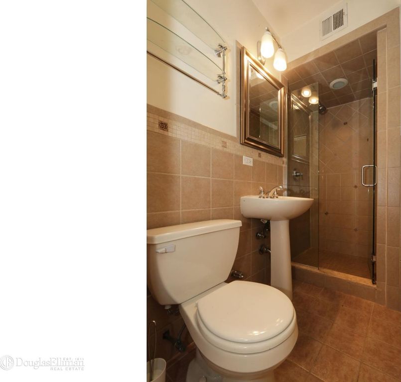 2 Bed 2 Bath Property, New York • 1,250 Sq Ft