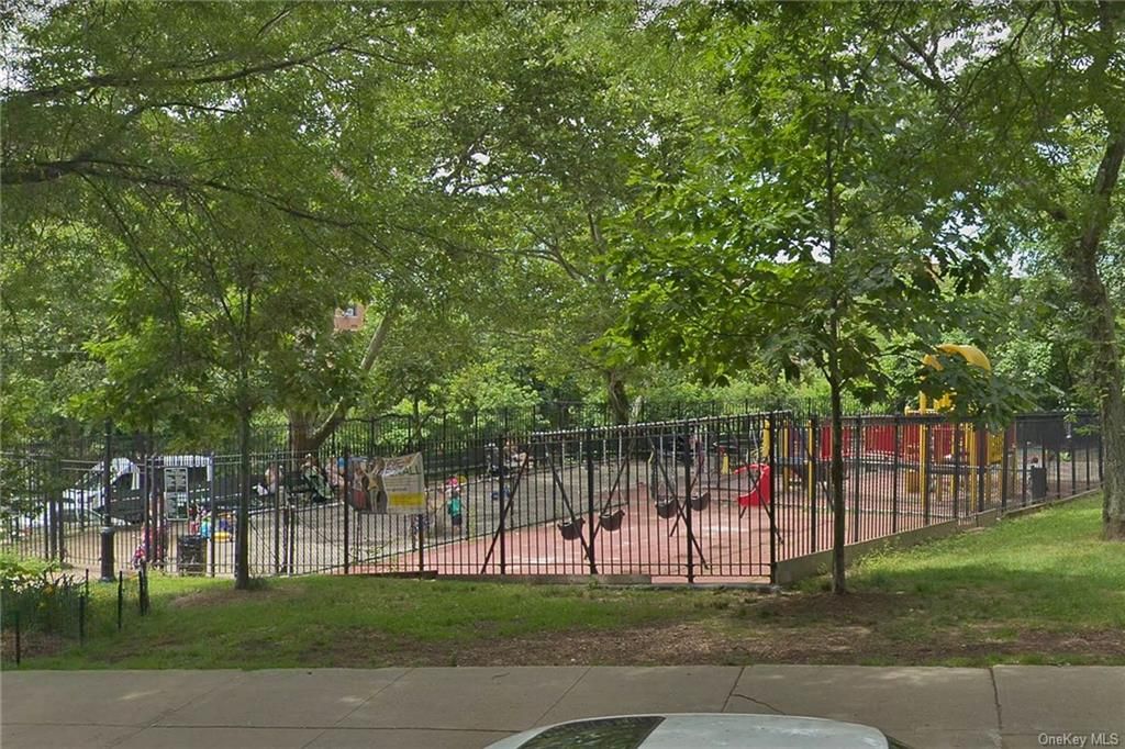 4 Bed 2 Bath Property, New York • 1,600 Sq Ft