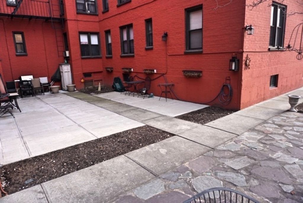 1 Bed 1 Bath Property, New York • 800 Sq Ft