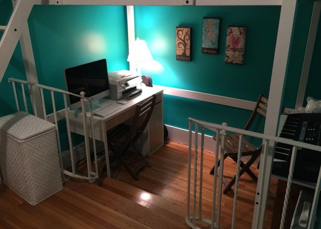 2 Bed 1 Bath Property, New York • 885 Sq Ft