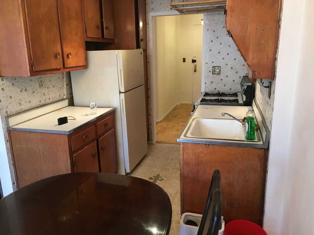 2 Bed 1 Bath Property, New York • 900 Sq Ft