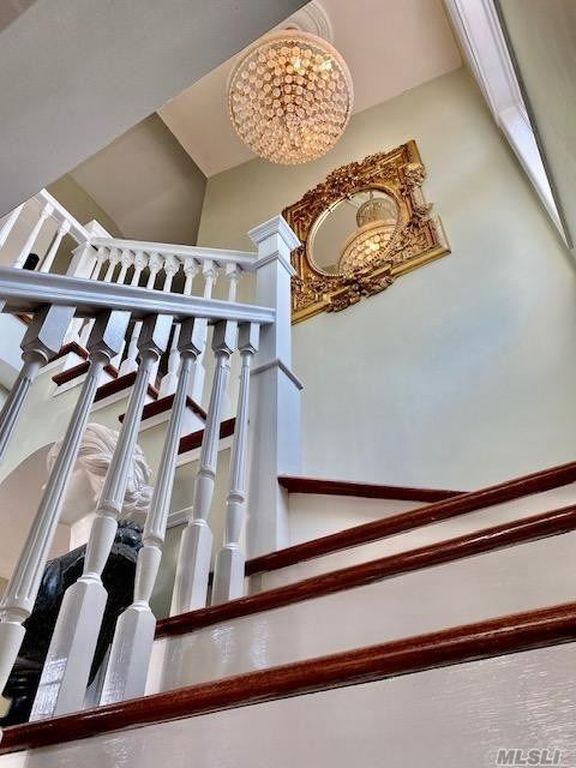 4 Bed 4 Bath Property, New York • 2,550 Sq Ft