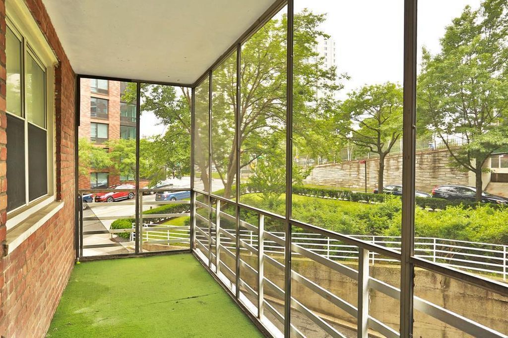 4 Bed 2 Bath Property, New York • 1,700 Sq Ft