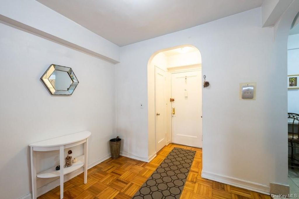 1 Bed 1 Bath Property, New York • 800 Sq Ft