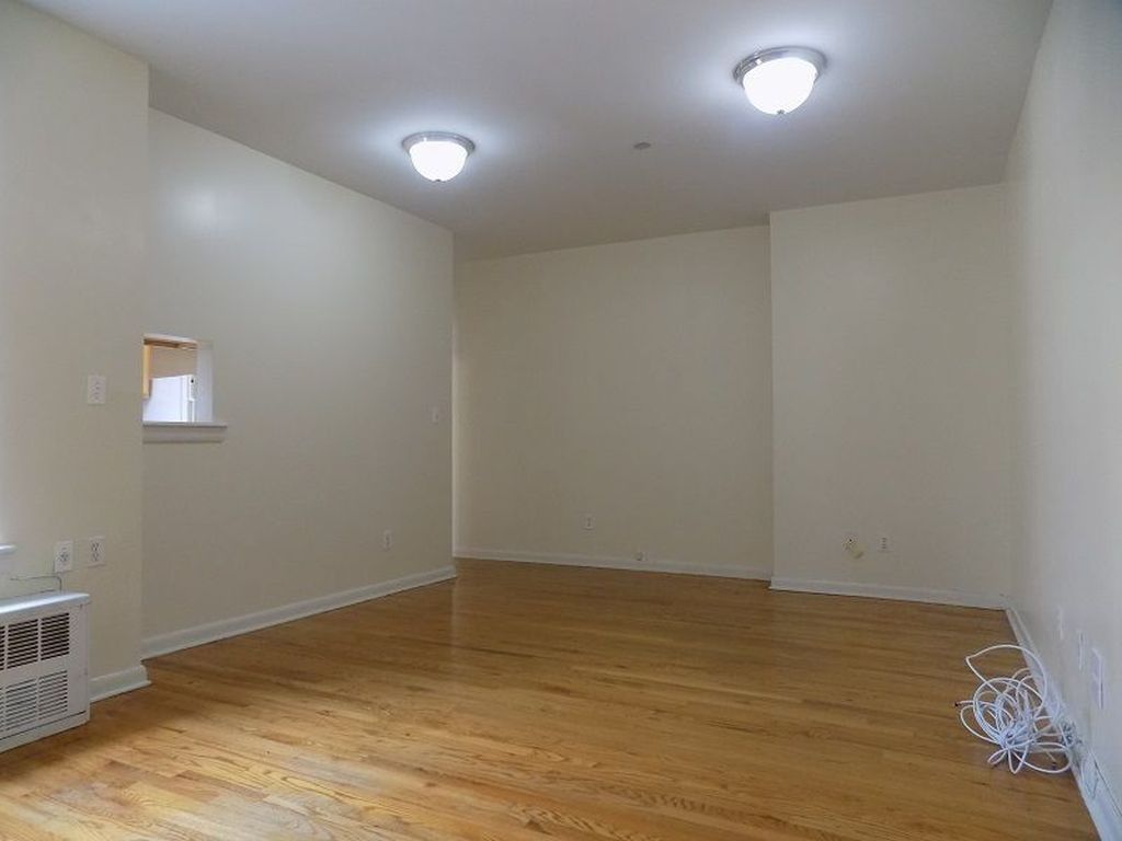 1 Bed 1 Bath Property, New York • 550 Sq Ft
