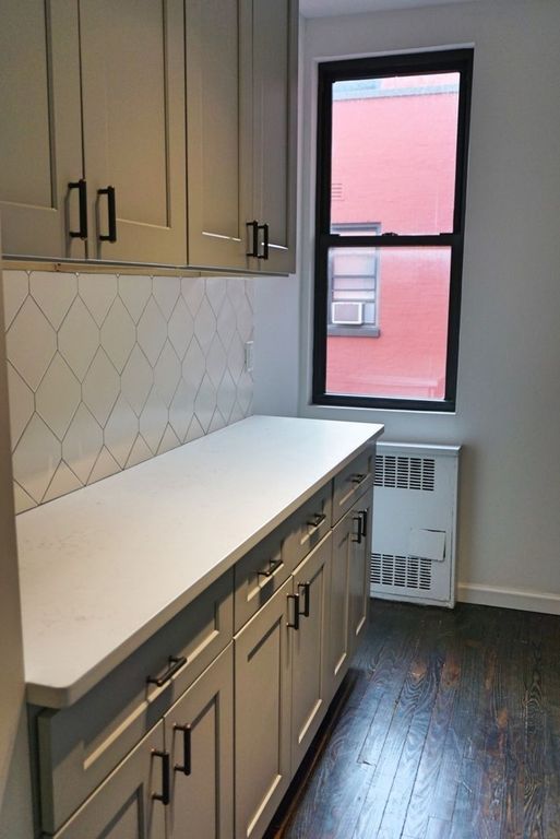 1 Bed 1 Bath Property, New York • 800 Sq Ft