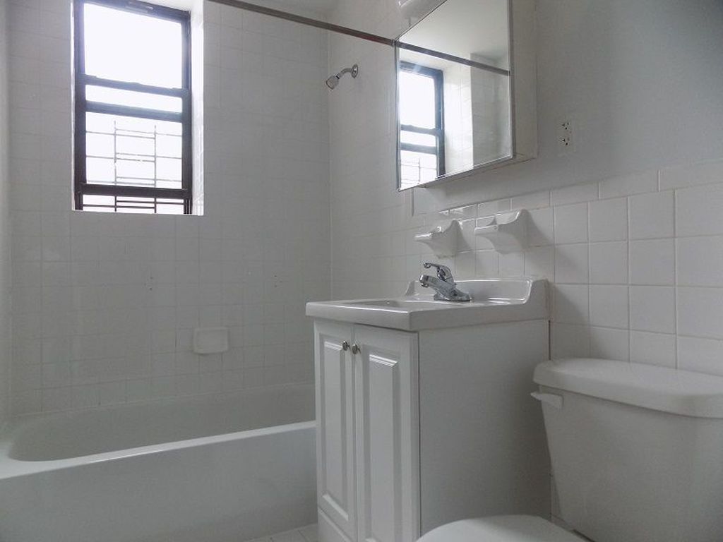 1 Bed 1 Bath Property, New York • 550 Sq Ft