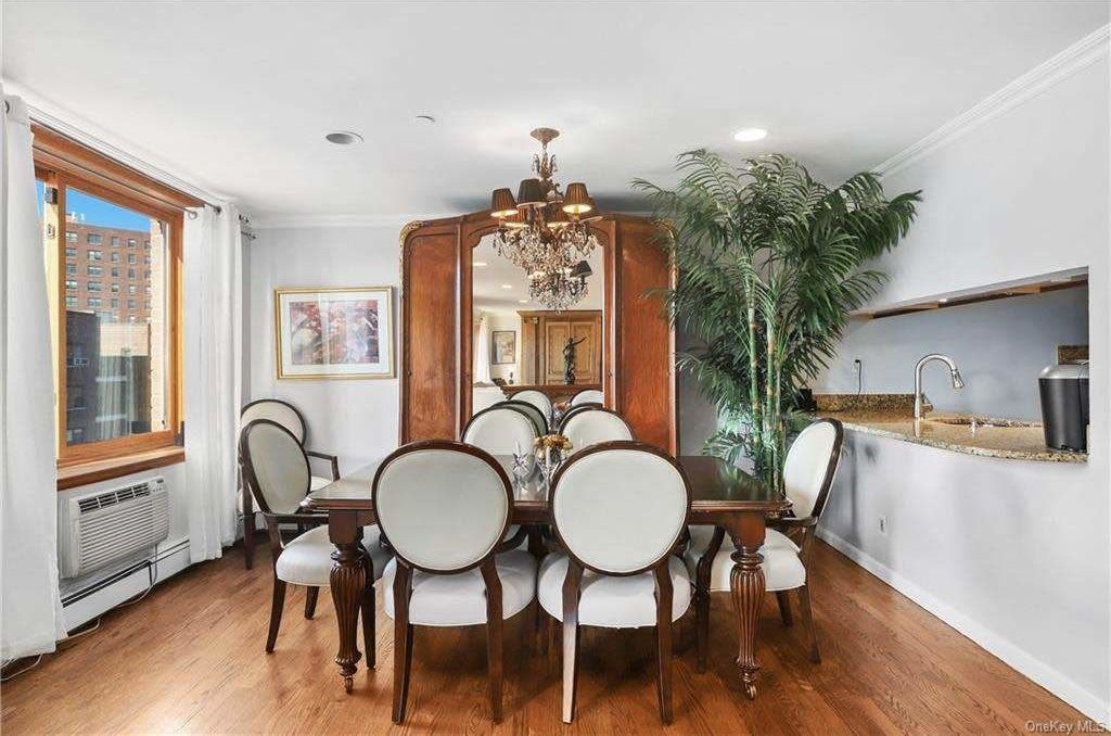 3 Bed 3 Bath Property, New York • 1,818 Sq Ft