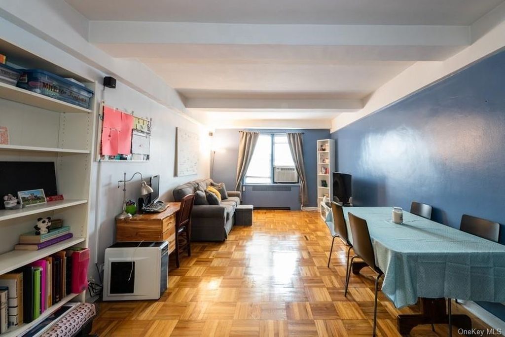 1 Bed 1 Bath Property, New York • 800 Sq Ft