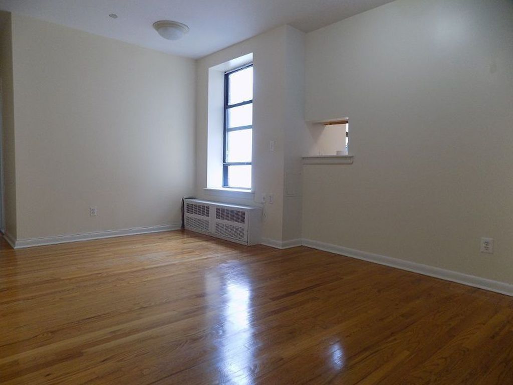 1 Bed 1 Bath Property, New York • 550 Sq Ft