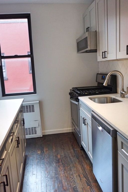1 Bed 1 Bath Property, New York • 800 Sq Ft