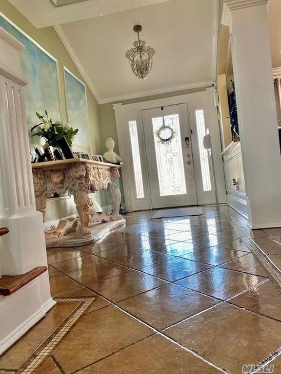 4 Bed 4 Bath Property, New York • 2,550 Sq Ft