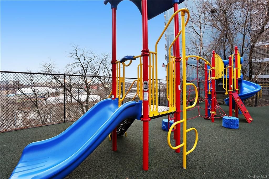 4 Bed 4 Bath Property, New York • 3,000 Sq Ft