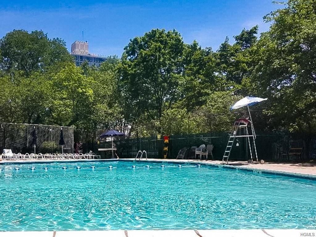 3 Bed 2 Bath Property, New York • 1,800 Sq Ft