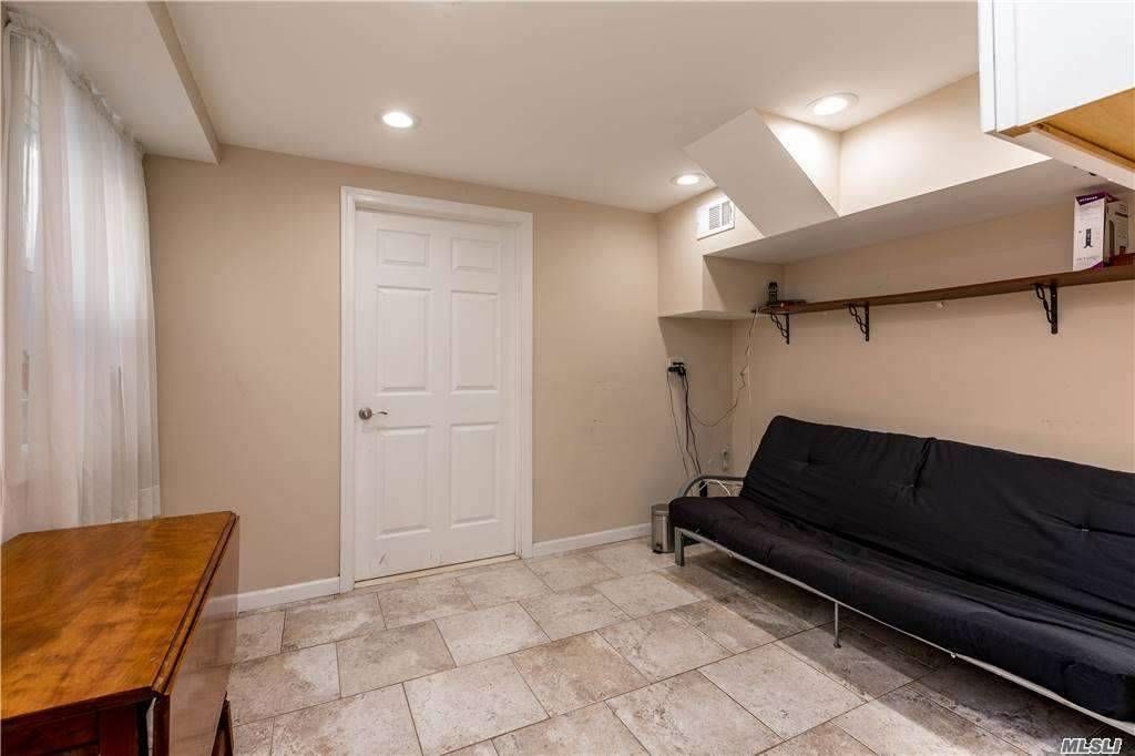 2 Bed 1 Bath Property, New York • 1,584 Sq Ft