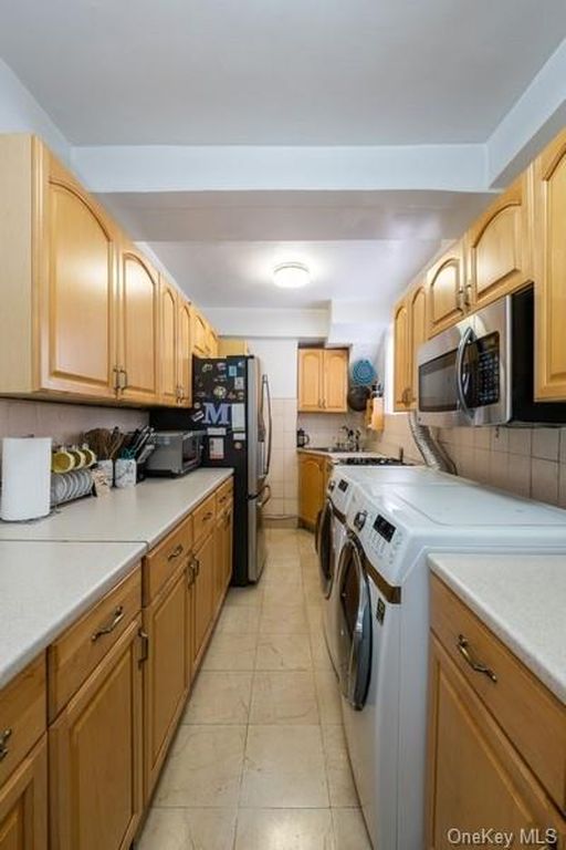 1 Bed 1 Bath Property, New York • 800 Sq Ft