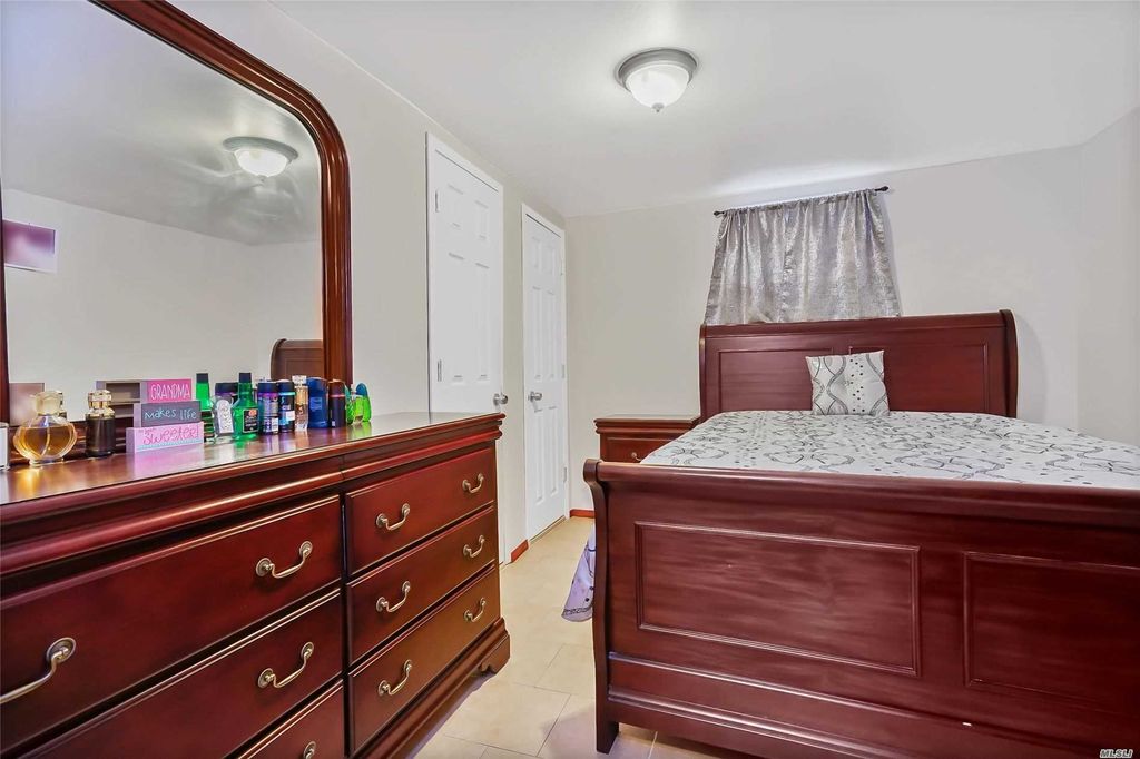 4 Bed 2 Bath Property, New York • 2,400 Sq Ft