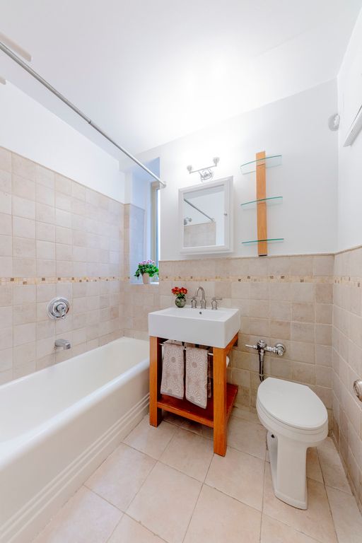 1 Bed 1 Bath Property, New York • 750 Sq Ft