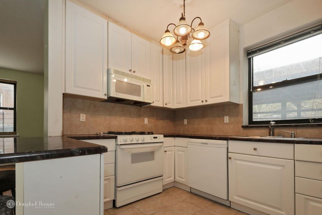 2 Bed 2 Bath Property, New York • 1,250 Sq Ft