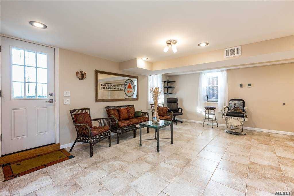 2 Bed 1 Bath Property, New York • 1,584 Sq Ft