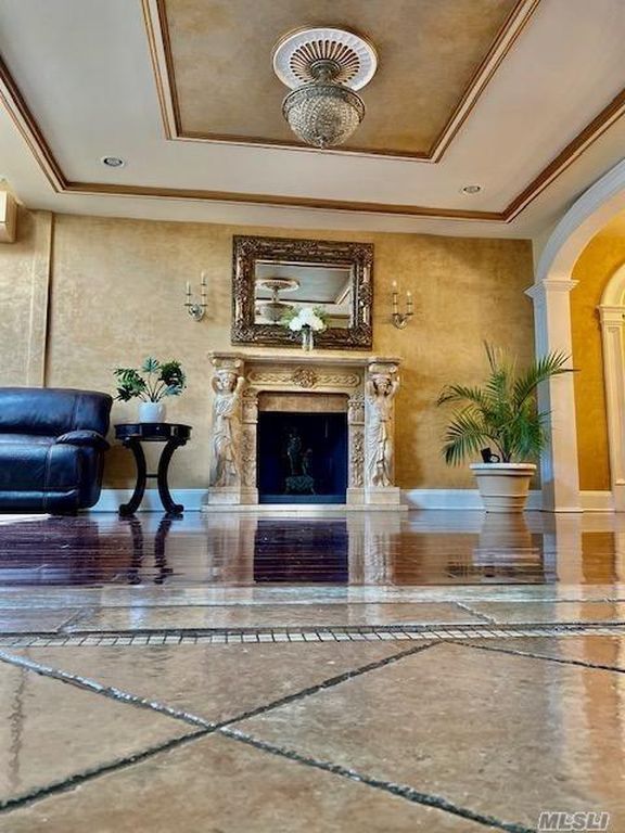 4 Bed 4 Bath Property, New York • 2,550 Sq Ft