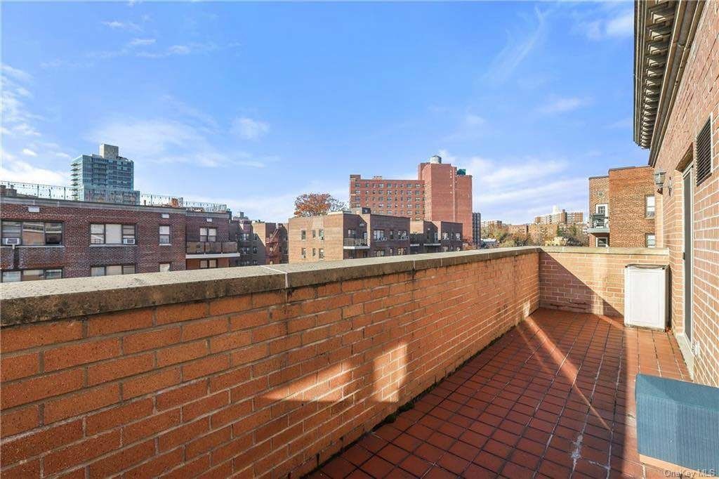 3 Bed 3 Bath Property, New York • 1,818 Sq Ft
