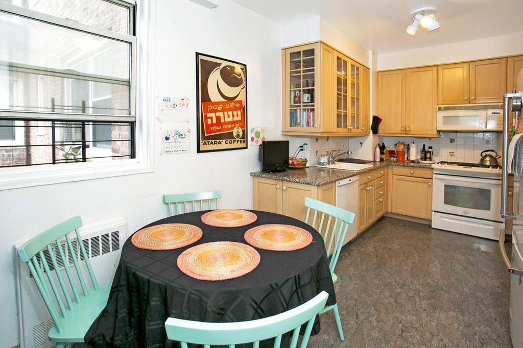 4 Bed 2 Bath Property, New York • 1,700 Sq Ft