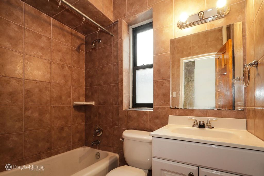 2 Bed 2 Bath Property, New York • 1,250 Sq Ft
