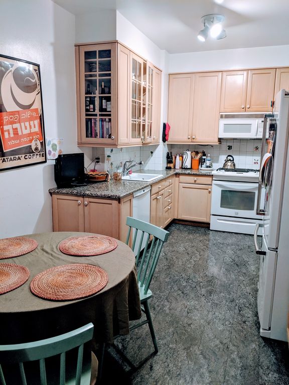 4 Bed 2 Bath Property, New York • 1,700 Sq Ft