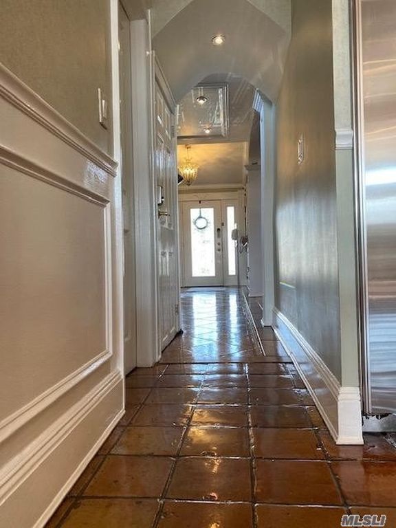 4 Bed 4 Bath Property, New York • 2,550 Sq Ft