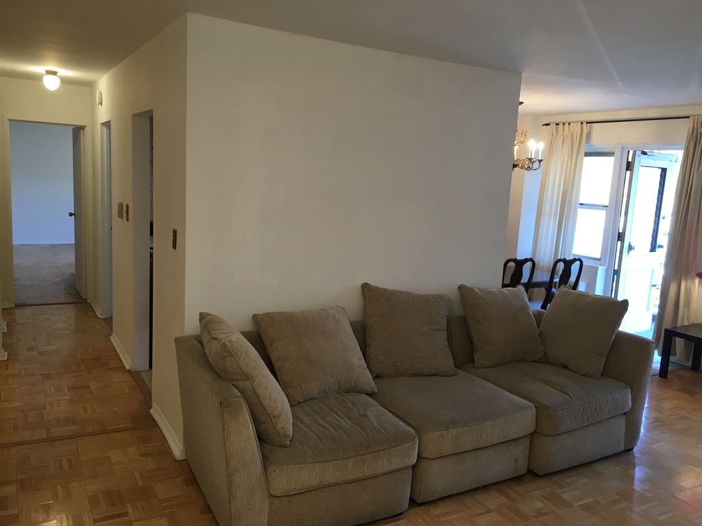 2 Bed 1 Bath Property, New York • 900 Sq Ft
