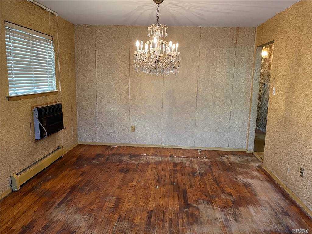6 Bed 4 Bath Property, New York • 2,484 Sq Ft