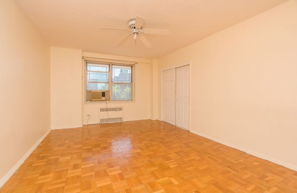 3 Bed 2 Bath Property, New York • 2,000 Sq Ft
