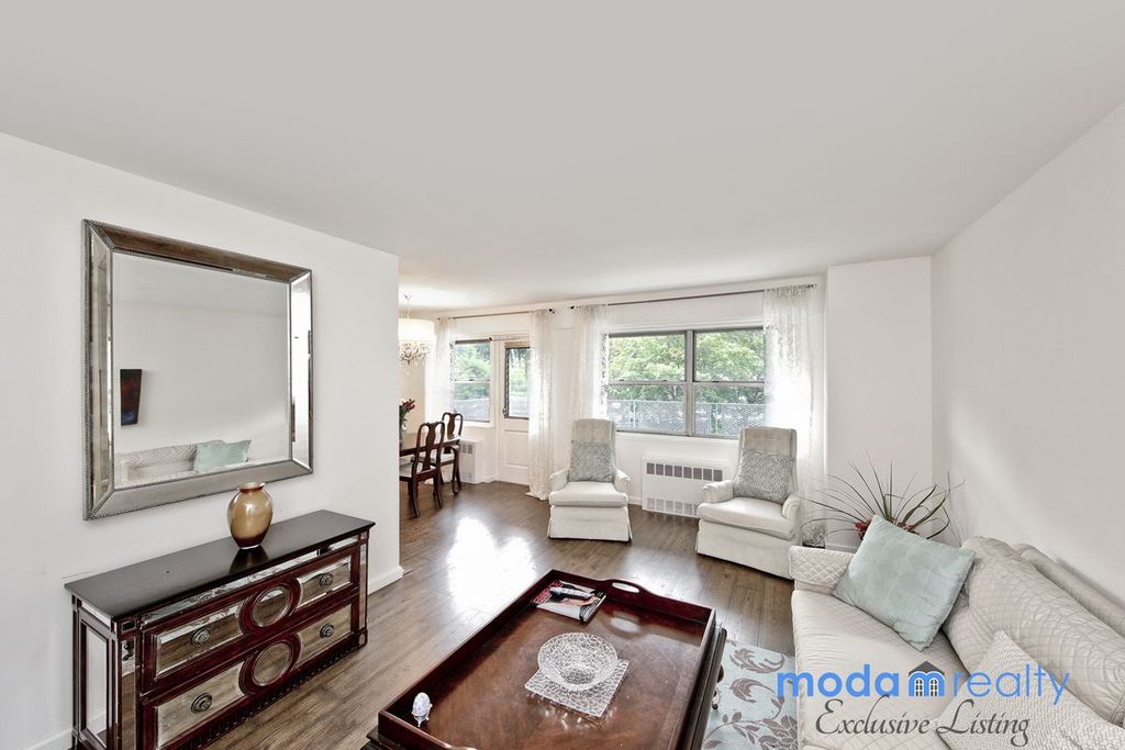 2 Bed 1 Bath Property, New York • 900 Sq Ft