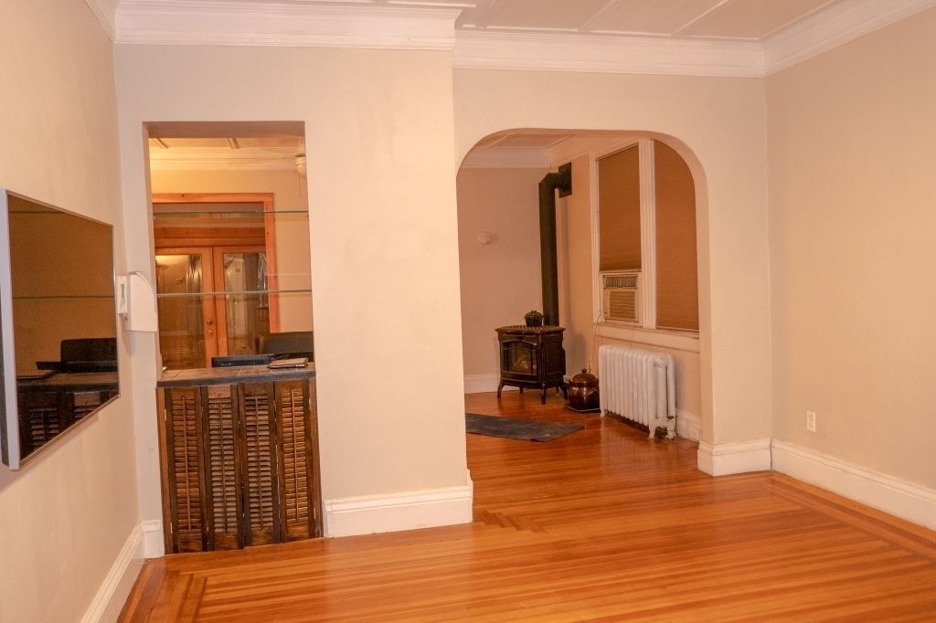 3 Bed 2 Bath Property, New York • 1,700 Sq Ft