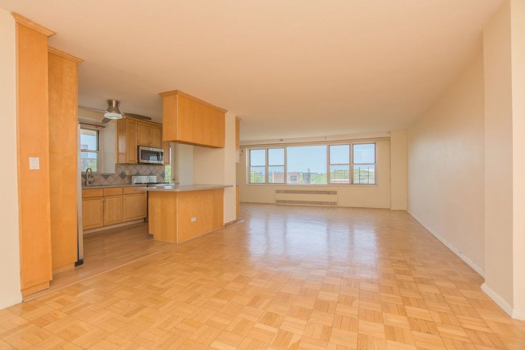 3 Bed 2 Bath Property, New York • 2,000 Sq Ft