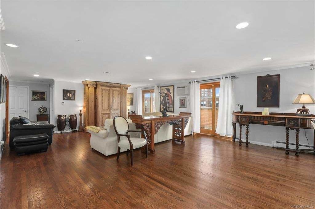 3 Bed 3 Bath Property, New York • 1,818 Sq Ft