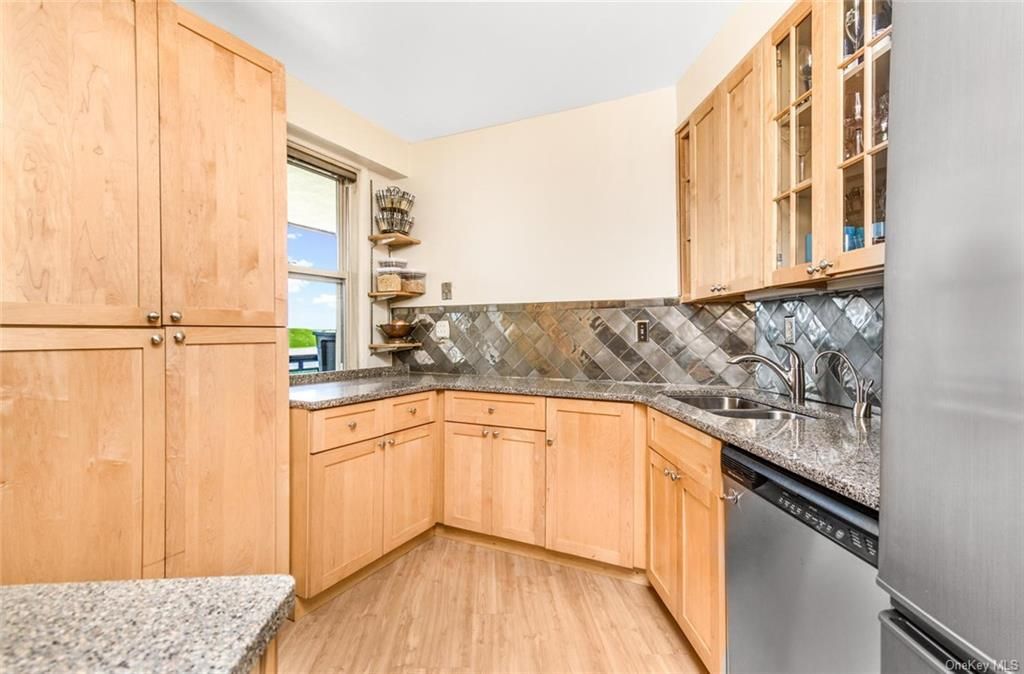 3 Bed 2 Bath Property, New York • 1,800 Sq Ft