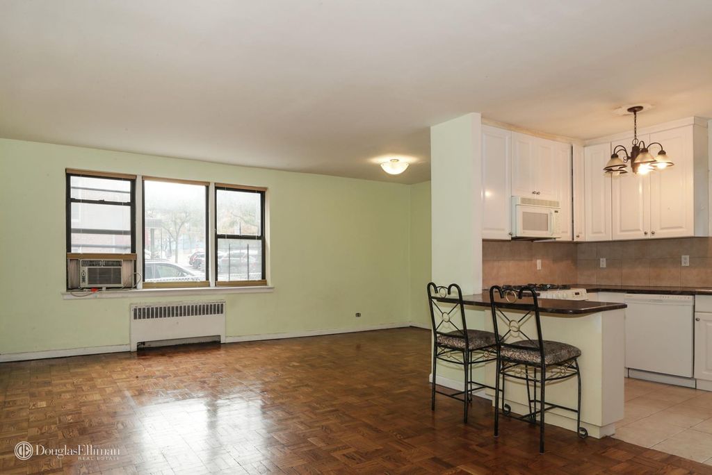 2 Bed 2 Bath Property, New York • 1,250 Sq Ft